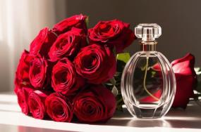 Beautiful-roses-aside-of-perfume-bottle-in-HD-look.-324 Beautiful-roses-aside-of-perfume-bottle-in-HD-look.-324